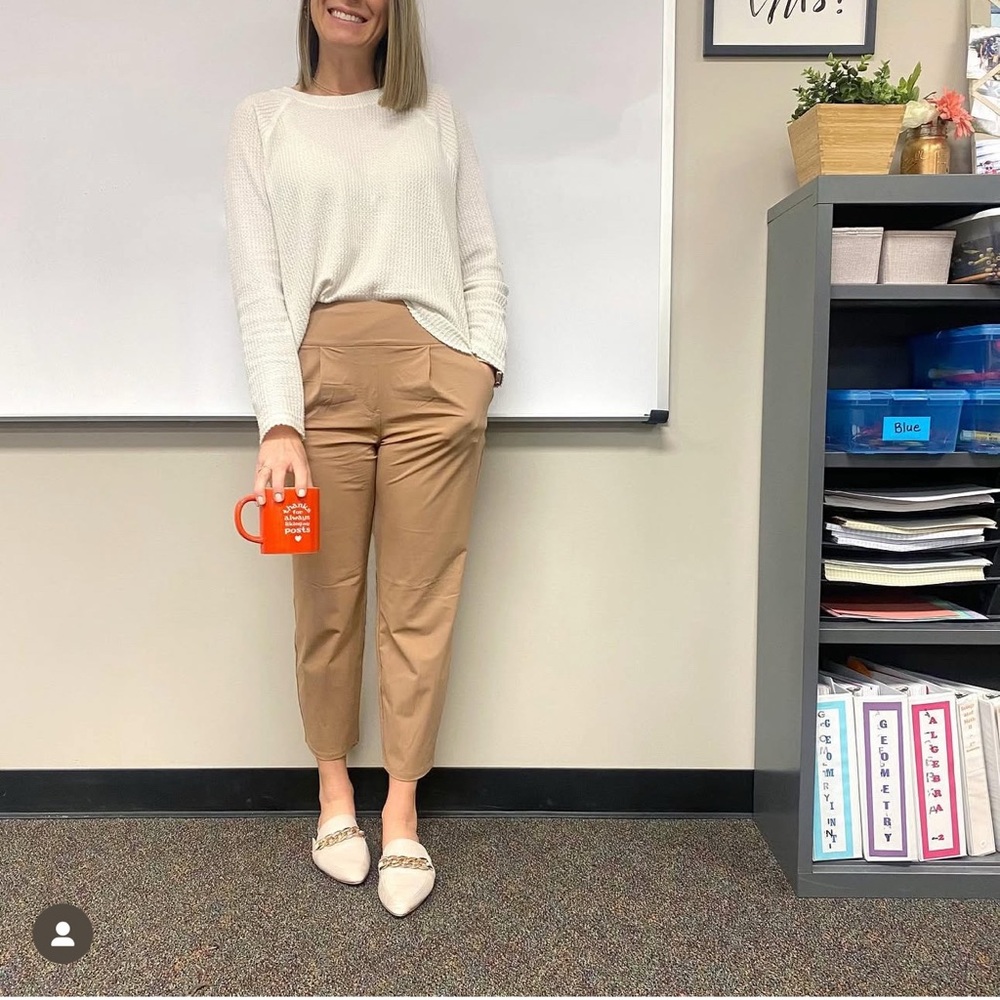 Express Women's Cropped Tan Pants